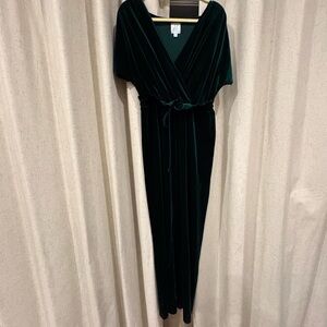 Chic Velvet Wrap Jumpsuit in Deep Green